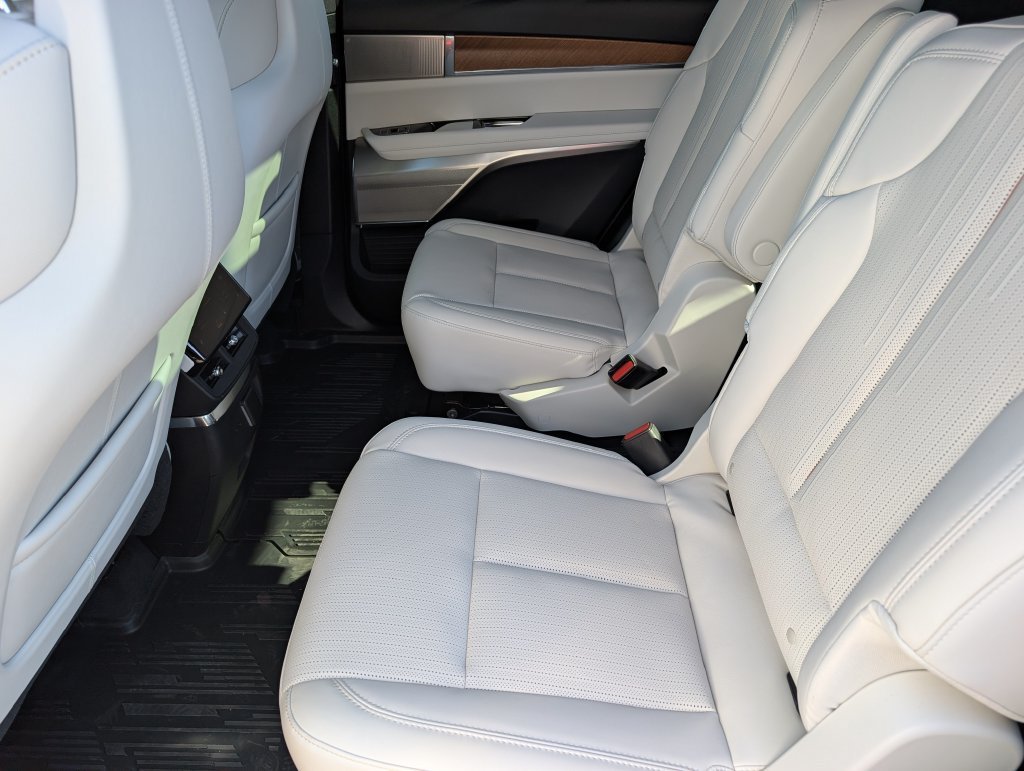2027 Cadillac VISTIQ Sport - Photo 16
