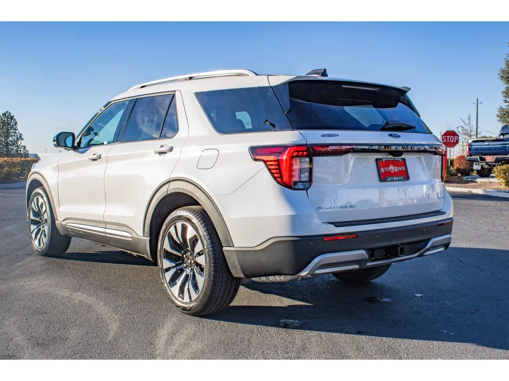 New 2026 Star White Metallic Tri-Coat Ford Platinum image 5