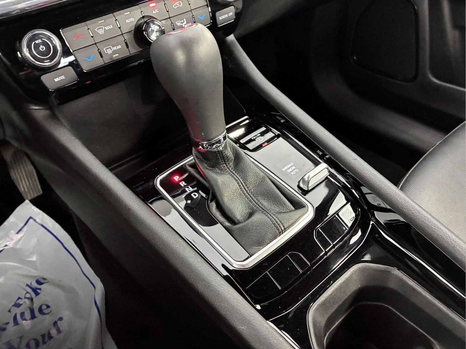 Used 2024 Hydro Blue Pearlcoat Jeep Limited image 28
