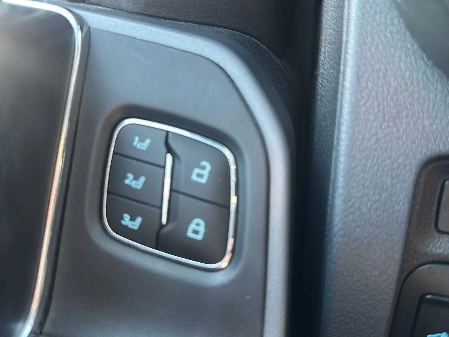 Used 2024 Glacier Gray Metallic Tri-Coat Ford Lariat image 29