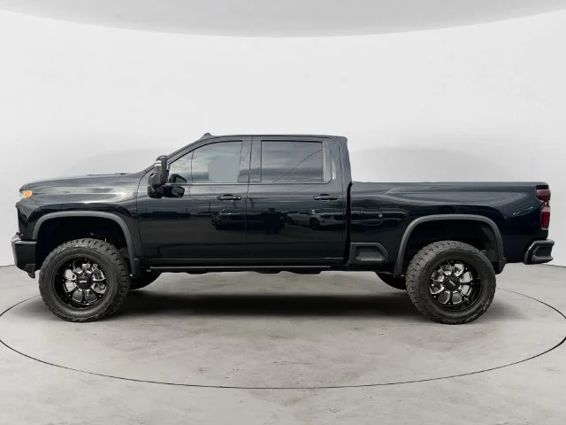 Used 2022 Black Chevrolet High Country image 9