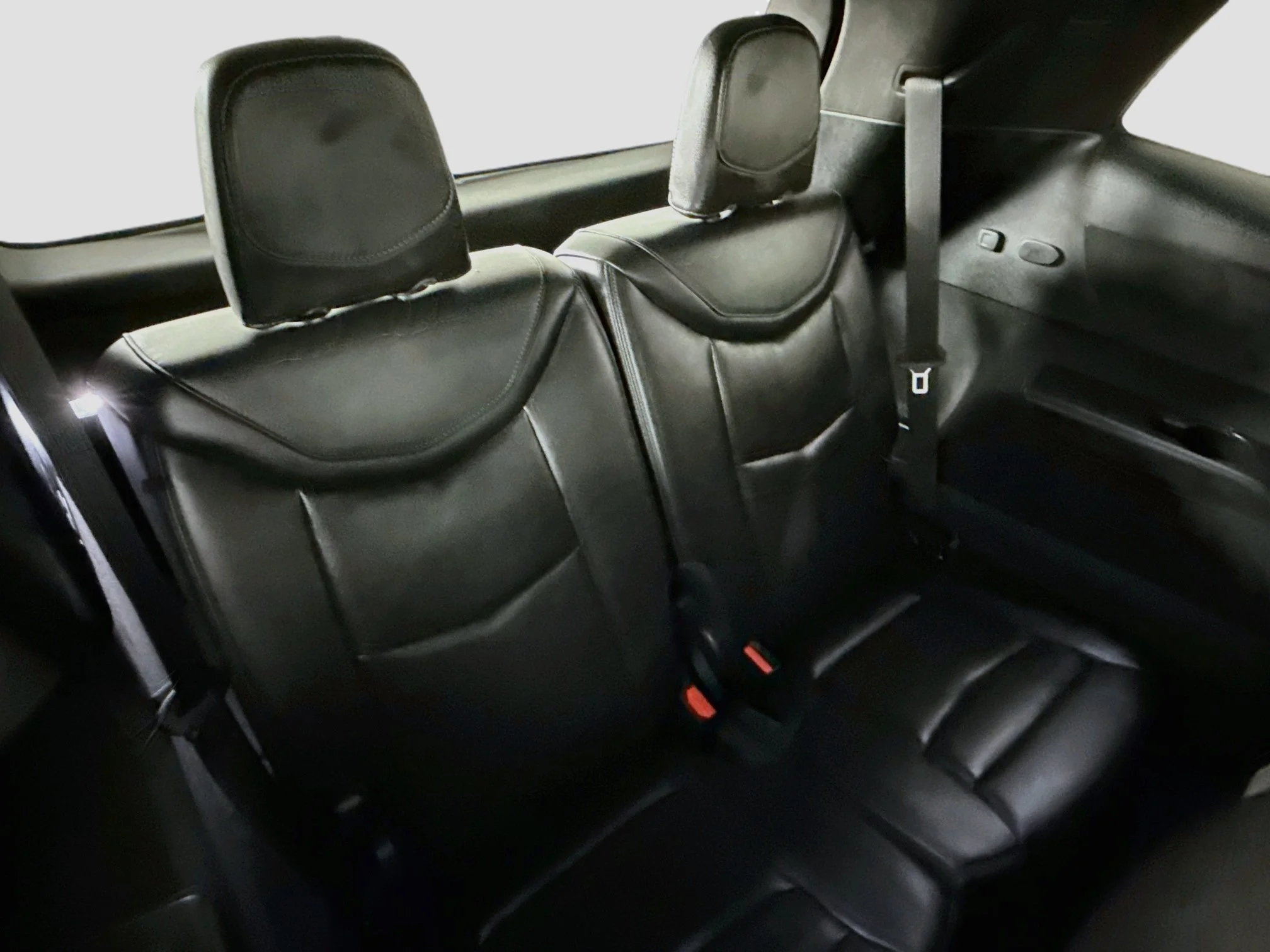Used 2022 CRYSTAL WHITE TRICOAT Cadillac Sport image 30