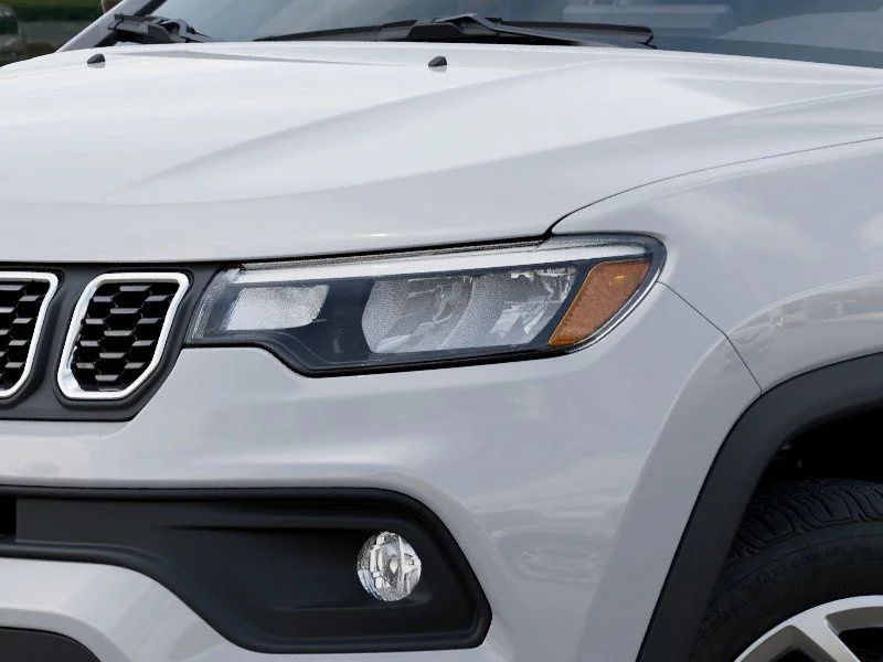 New 2026 Bright White Clear-Coat Exterior Paint Jeep Latitude image 11