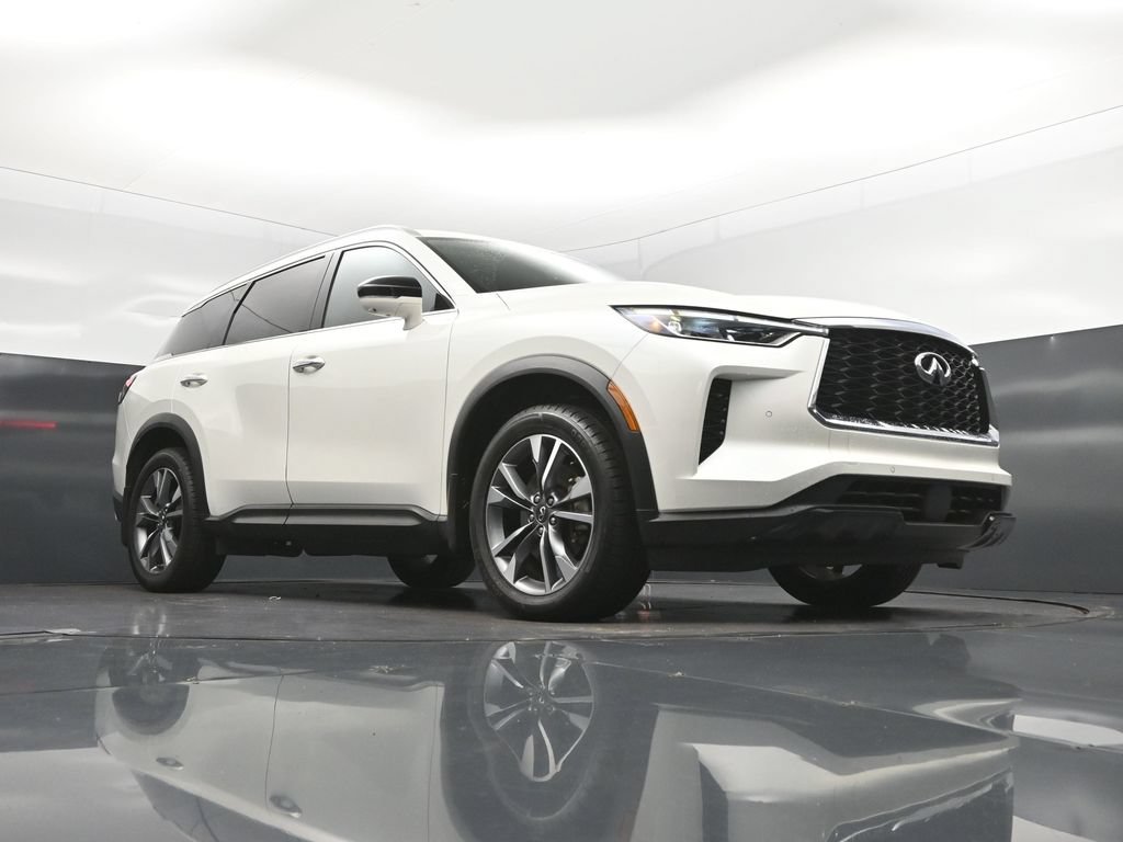 Certified Used 2023 White INFINITI LUXE image 46