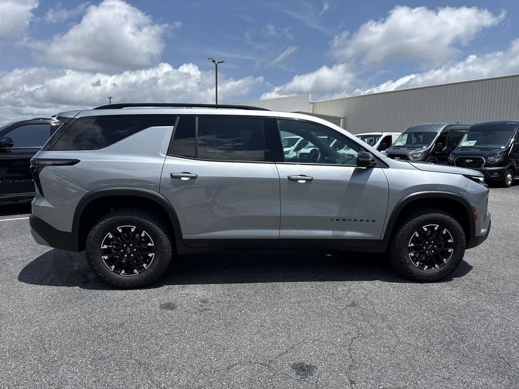 Used 2025 Gray Chevrolet Z71 image 8