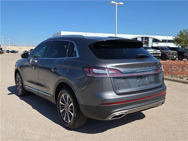 Used 2022 Silver Radiance Metallic Clearcoat Lincoln Standard Front-Wheel Drive image 2