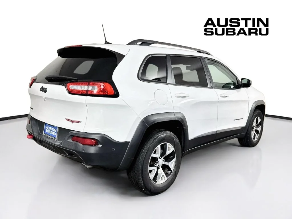 Used 2018 White Jeep Trailhawk image 7