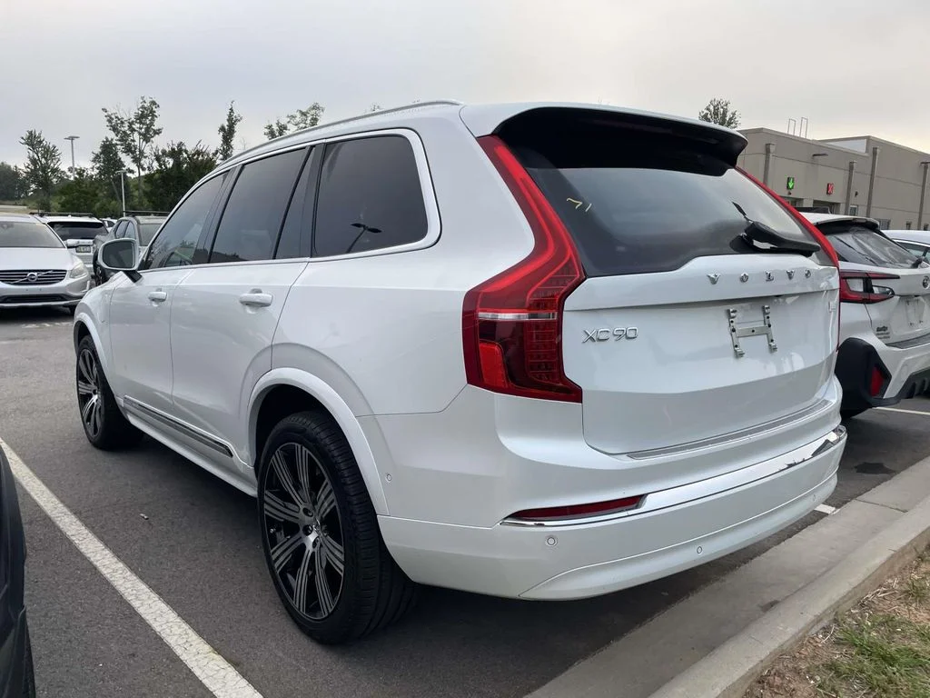 Used 2024 Crystal White Metallic Volvo Ultimate Bright Theme image 3
