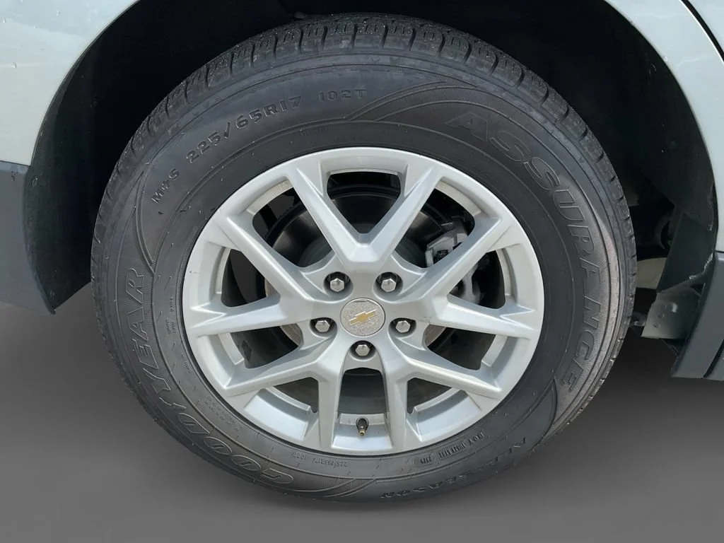 Used 2024 Sterling Gray Metallic Chevrolet LT image 10
