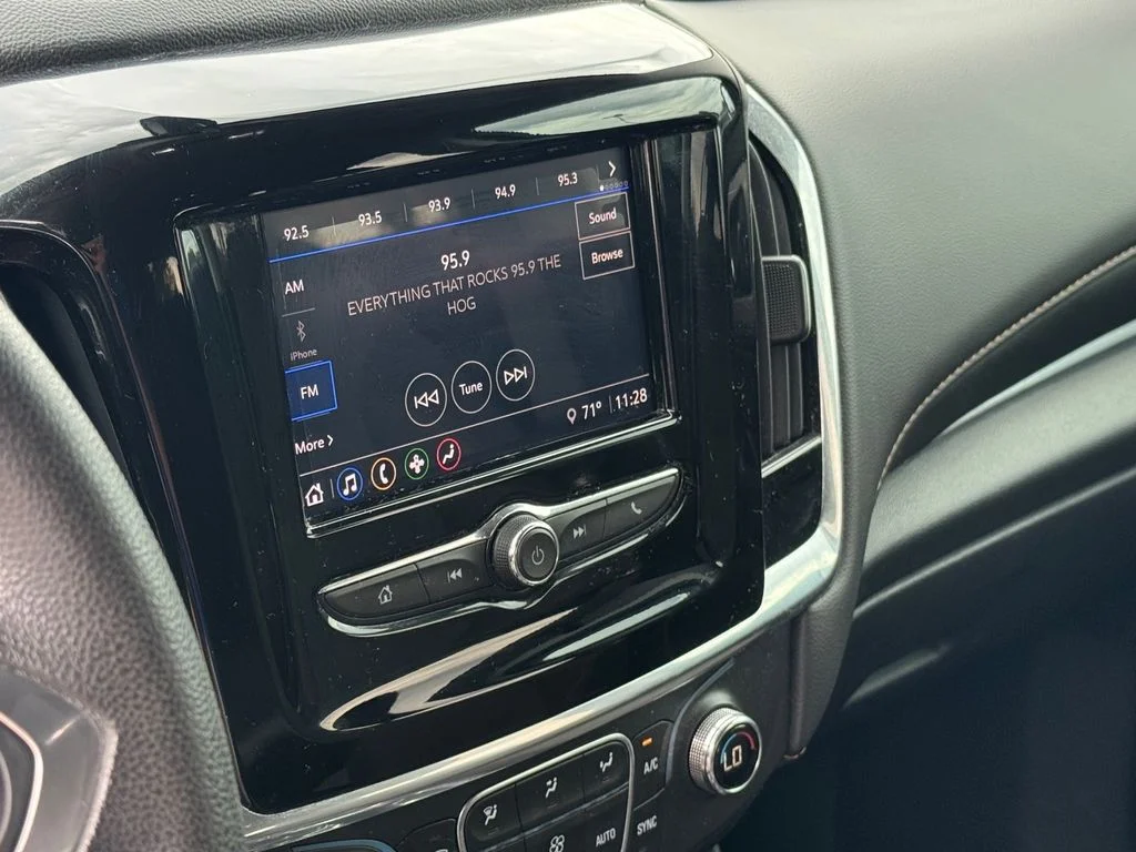 Used 2020 White Chevrolet LS image 28