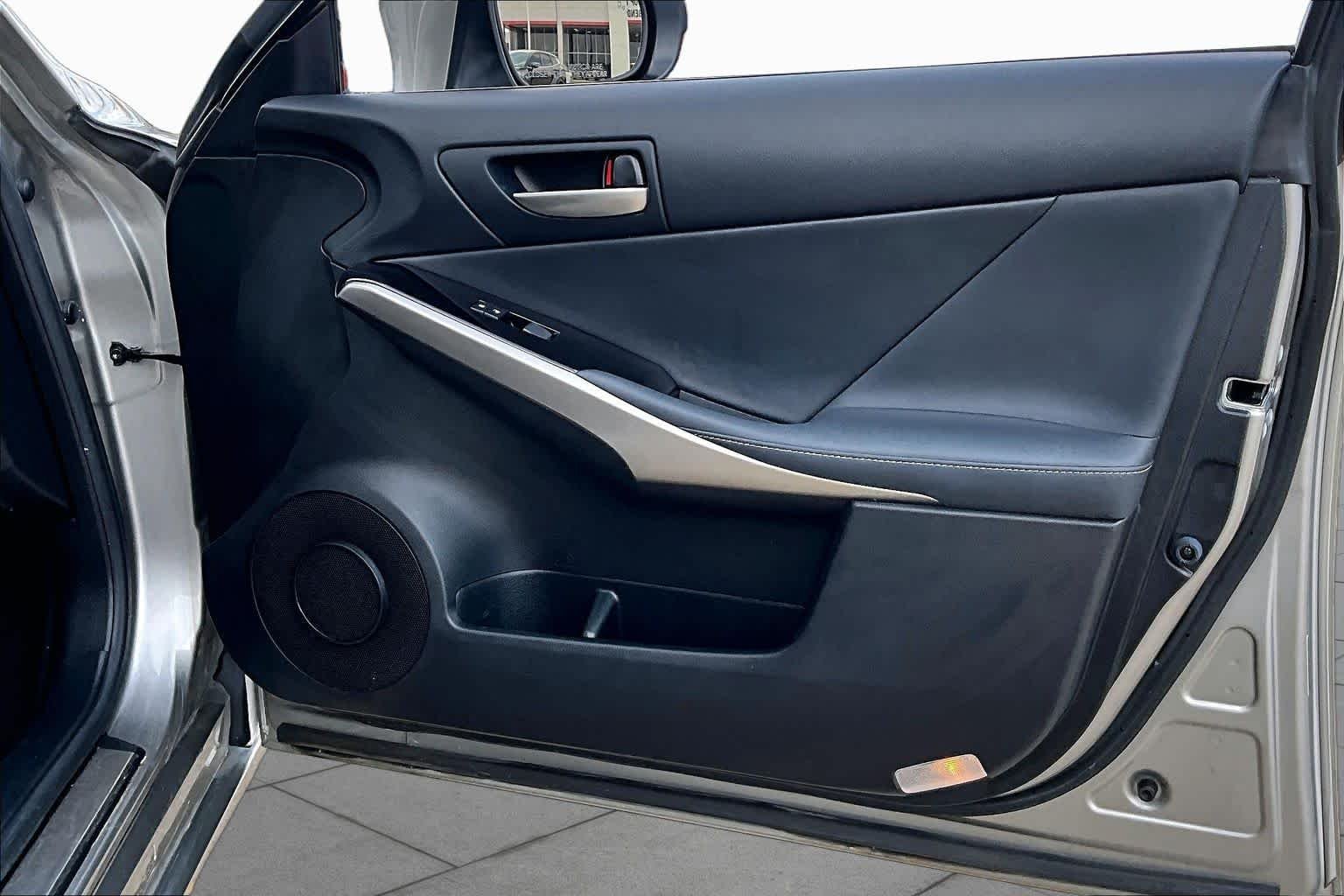 Used 2018 Atomic Silver Lexus  image 22