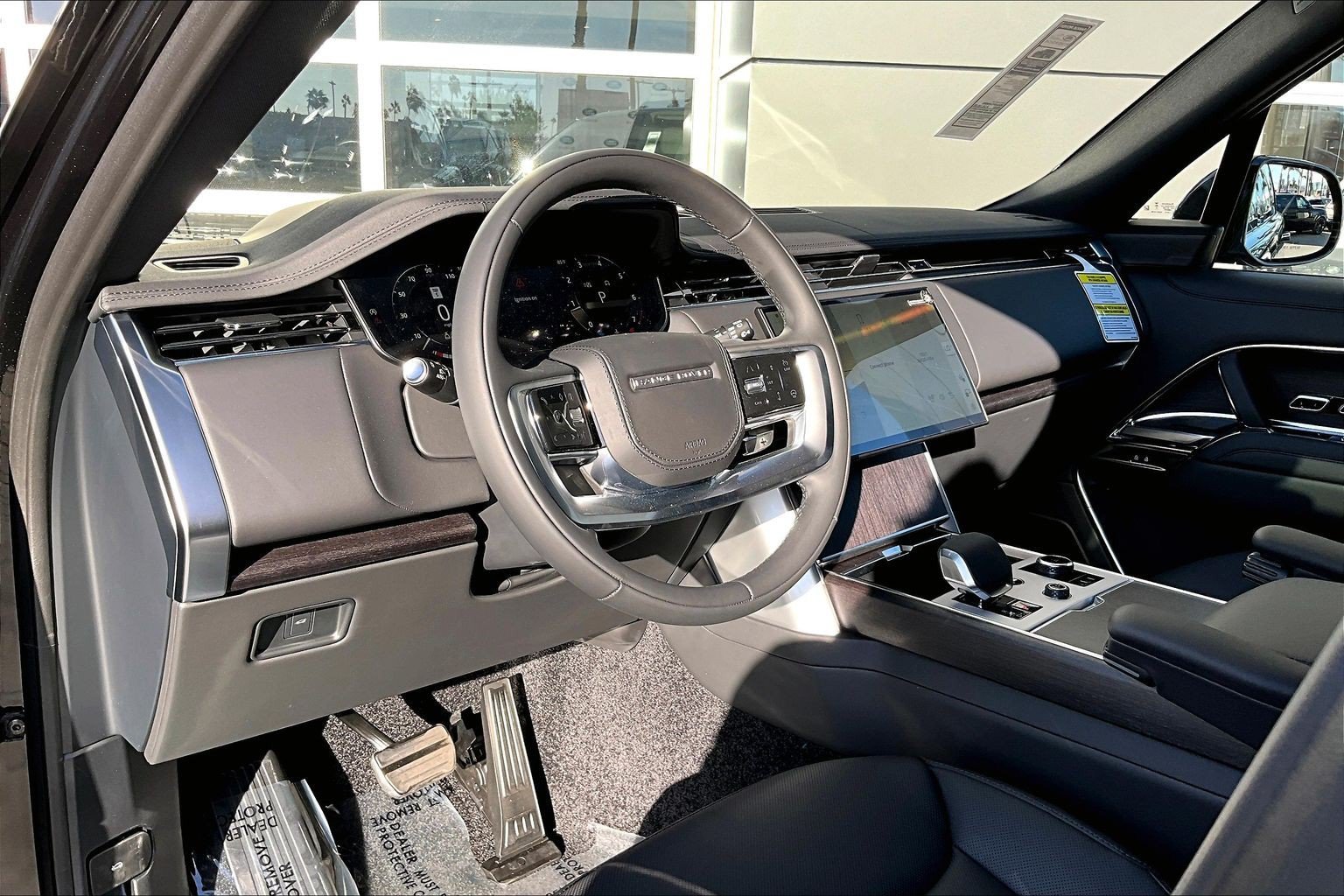 New 2027 Santorini Black Land Rover SE image 6