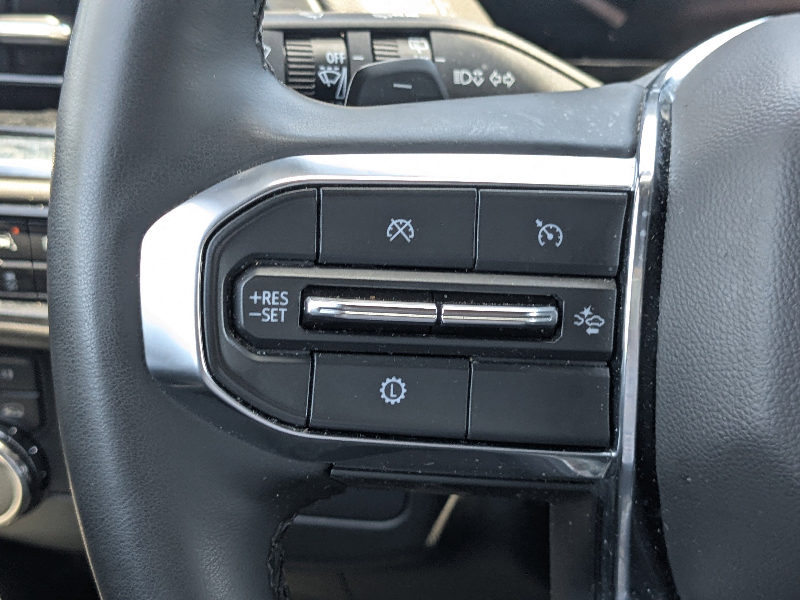 2025 GMC Yukon Denali - Photo 23