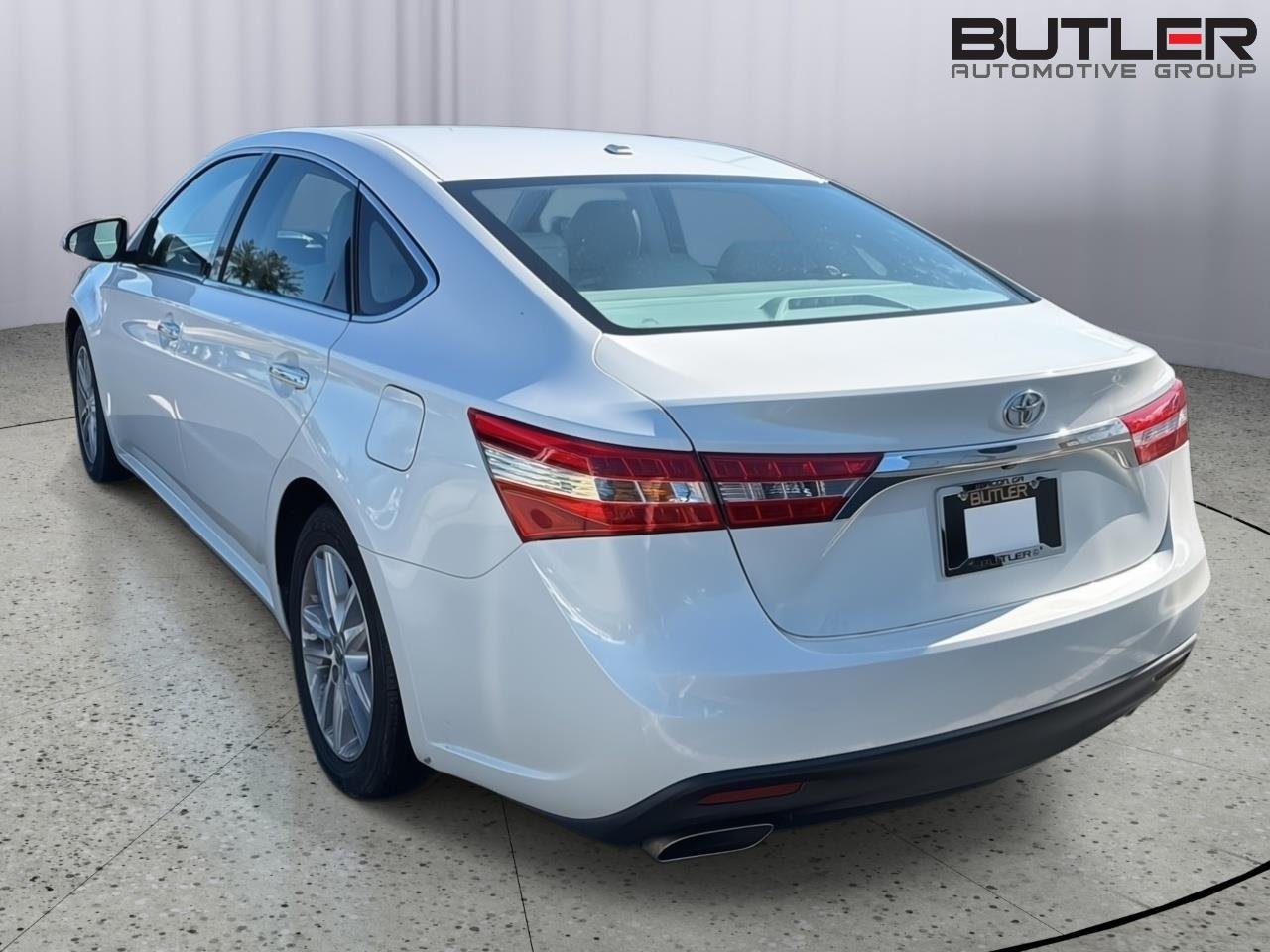 Used 2015 Blizzard Pearl Toyota XLE image 10