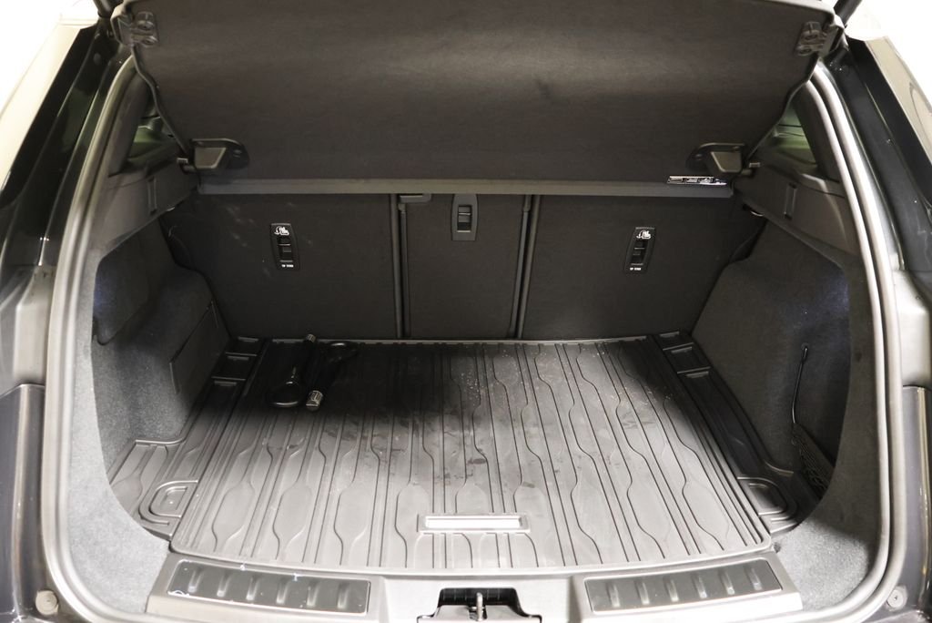 New 2026 Carpathian Grey Land Rover Hoxton Edition image 47