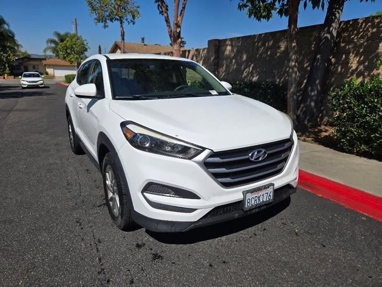 Used 2017 White Hyundai SE image 1