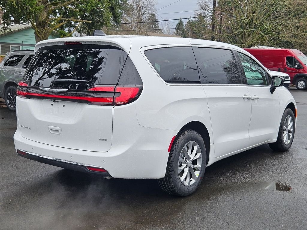 New 2026 Bright White Clear-Coat Exterior Paint Chrysler Select image 7
