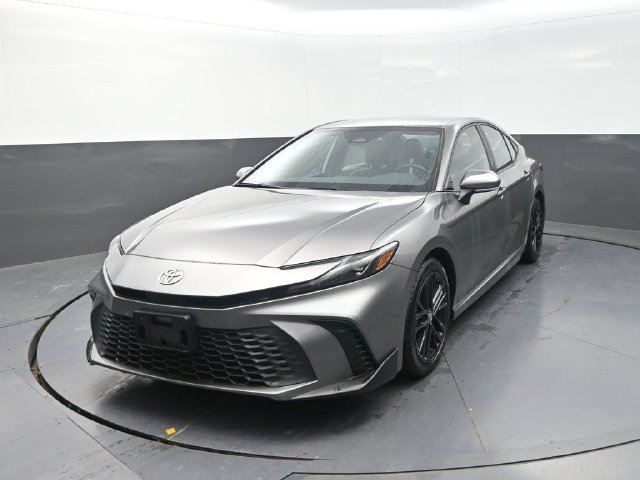 Used 2025  Toyota SE image 2