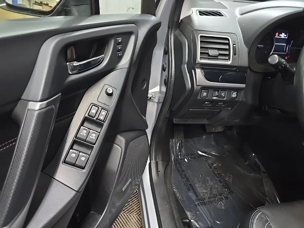 Used 2017 Ice Silver Metallic Subaru 2.5i Touring image 28