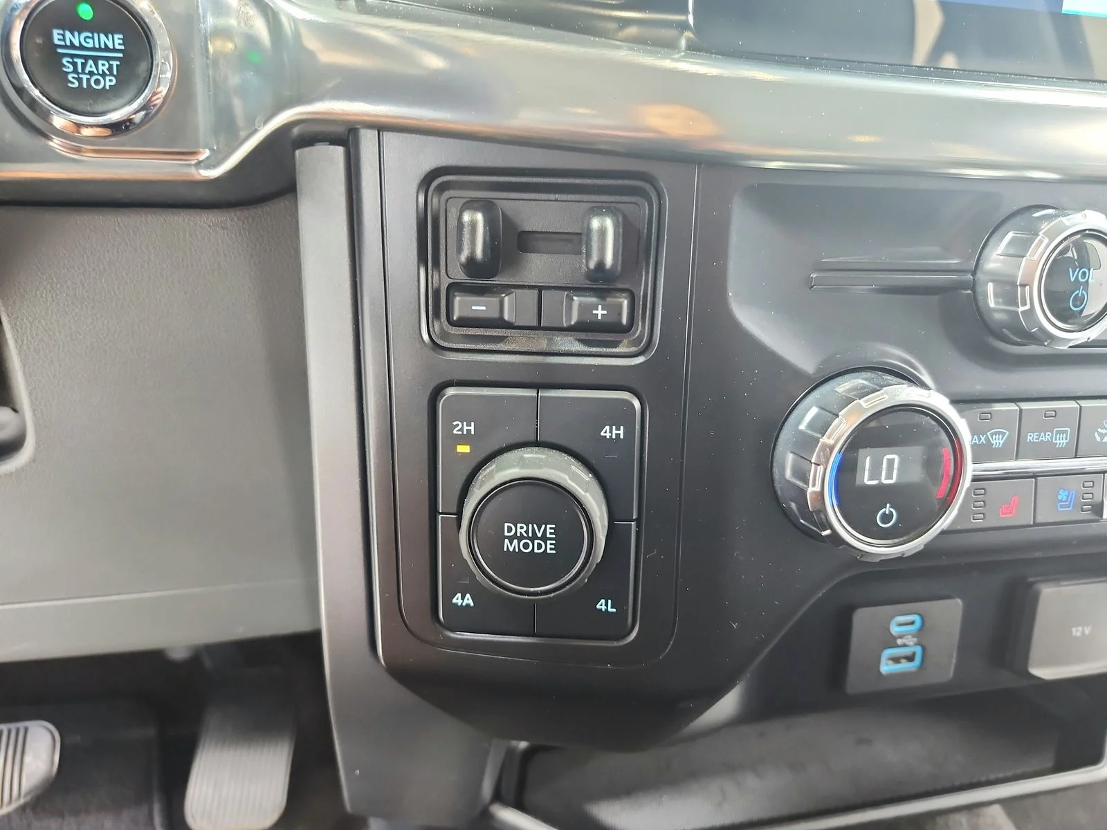 Used 2021 White Ford Lariat image 27
