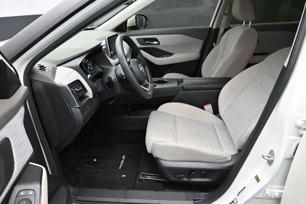 Used 2023 White Nissan SV image 19