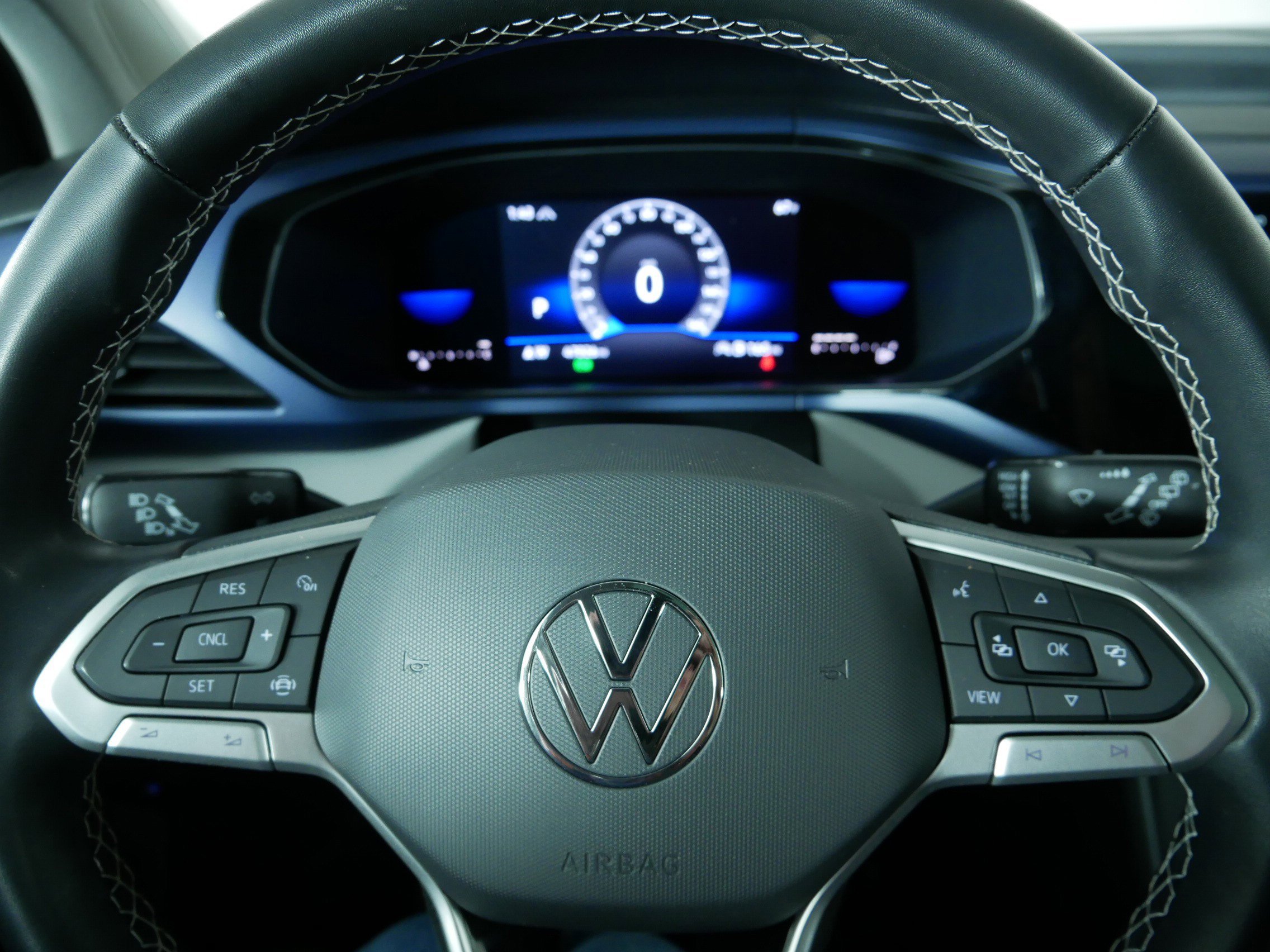 Used 2022 Black Volkswagen SE image 26