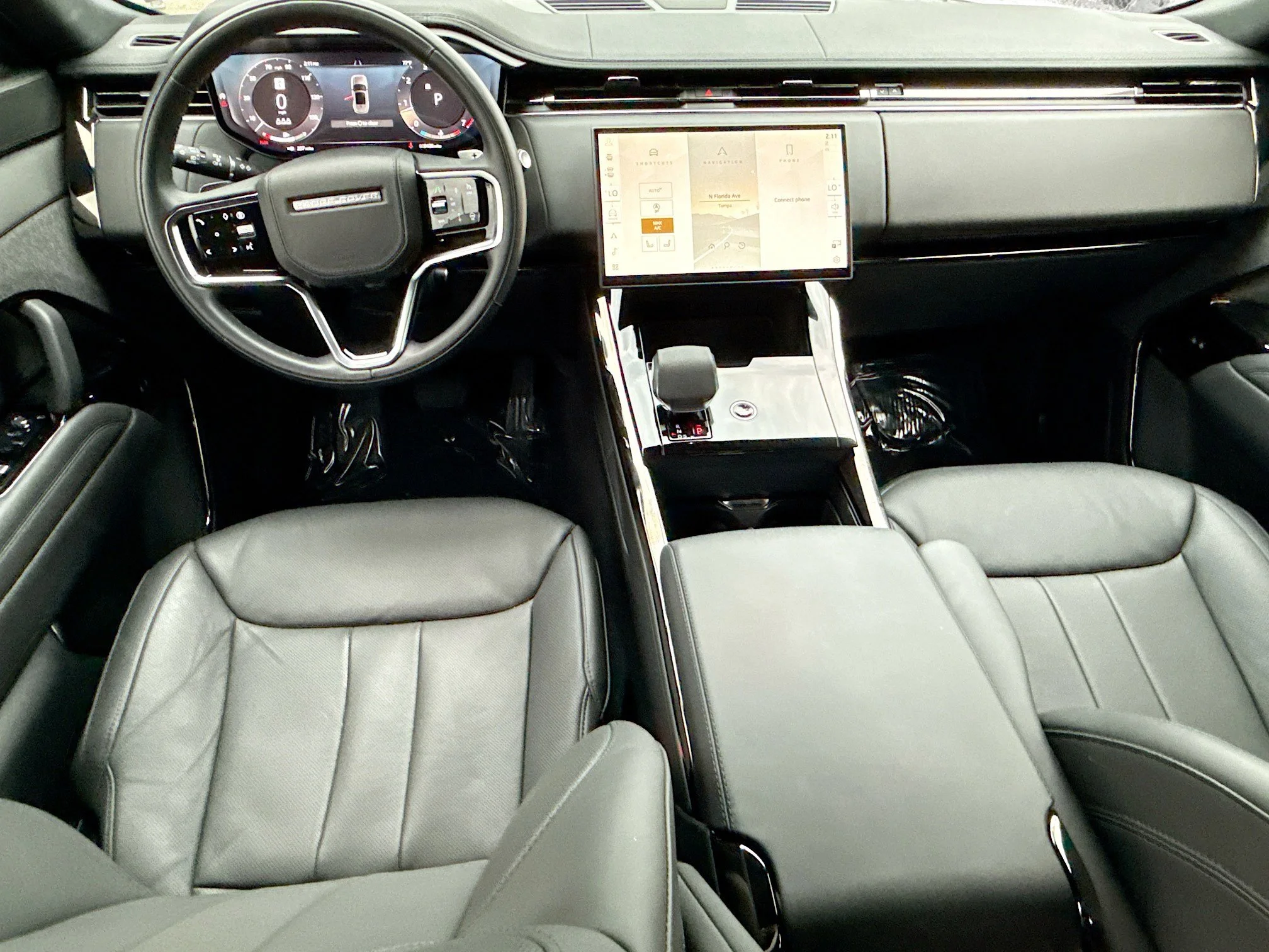 Used 2024 Santorini Black Metallic Land Rover SE image 16