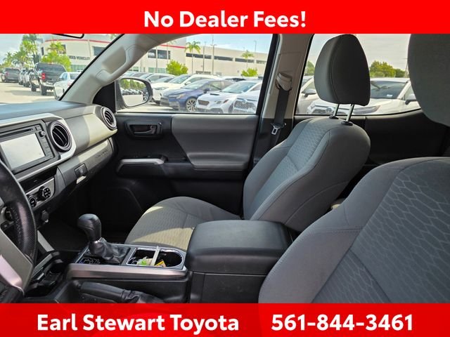 Used 2016 Gray Toyota SR5 image 3