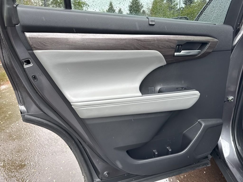Used 2022 Magnetic Gray Metallic Toyota Platinum image 20