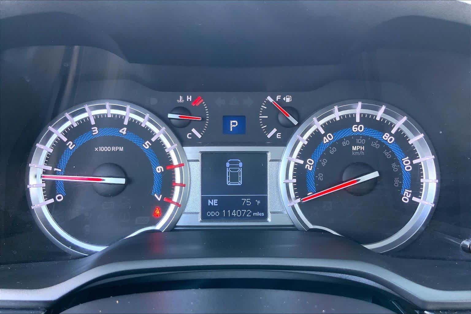 Used 2018 Midnight Black Metallic Toyota SR5 Premium image 25
