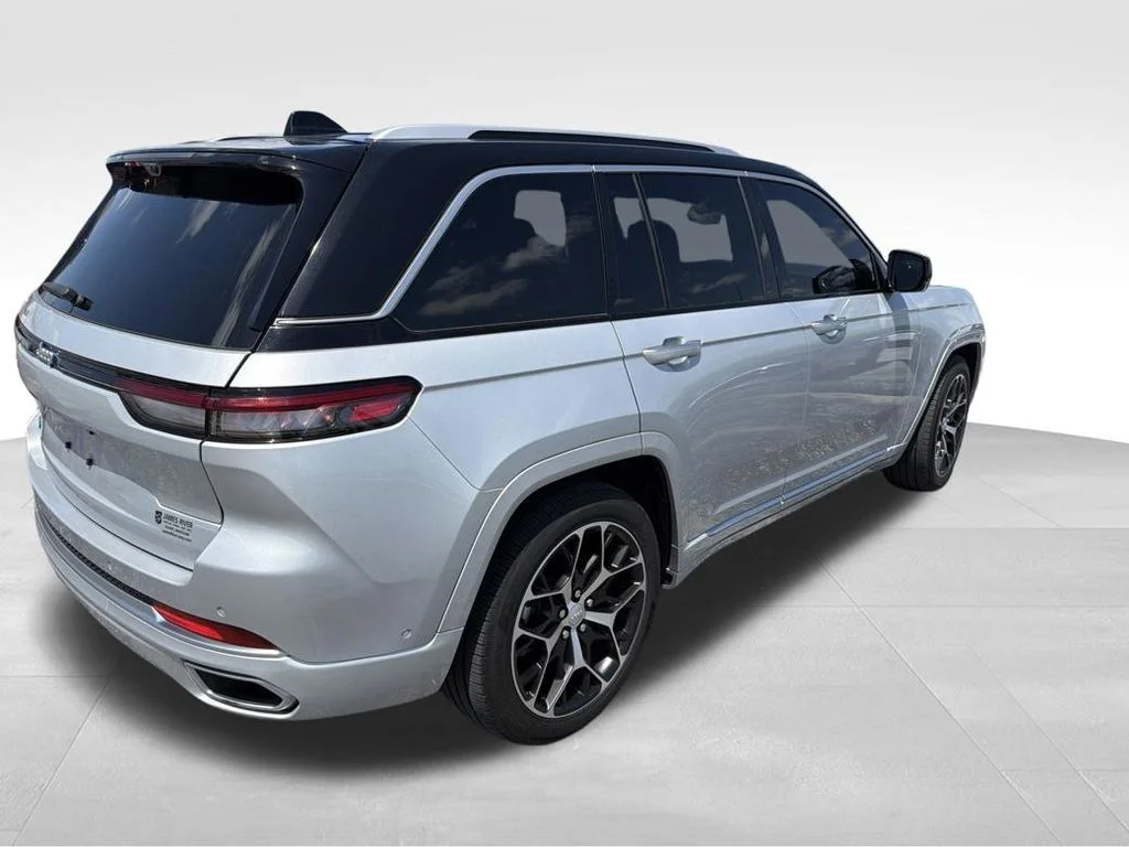 Used 2022 Silver Jeep Summit Reserve 4xe image 20