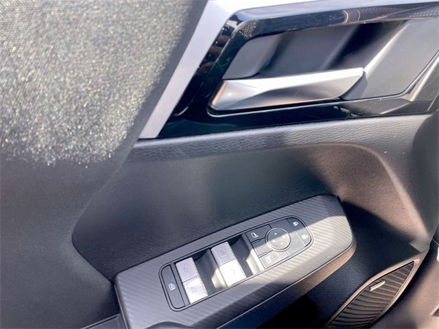 2025 Mitsubishi Outlander ES photo 4