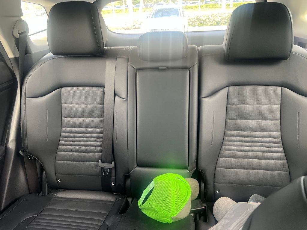 Used 2025 White Kia SX-Prestige image 7