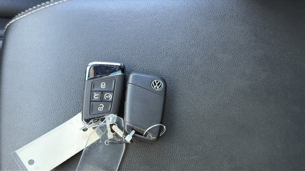 Used 2023 White Volkswagen 2.0T SEL image 41