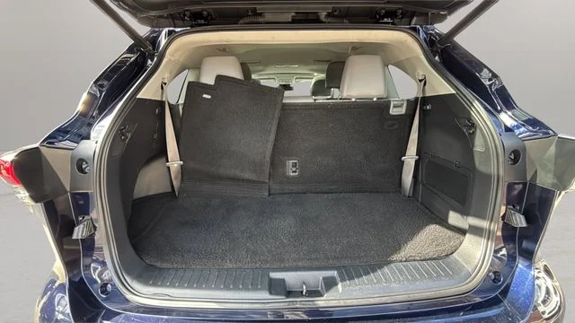 Used 2023  Toyota XLE image 32