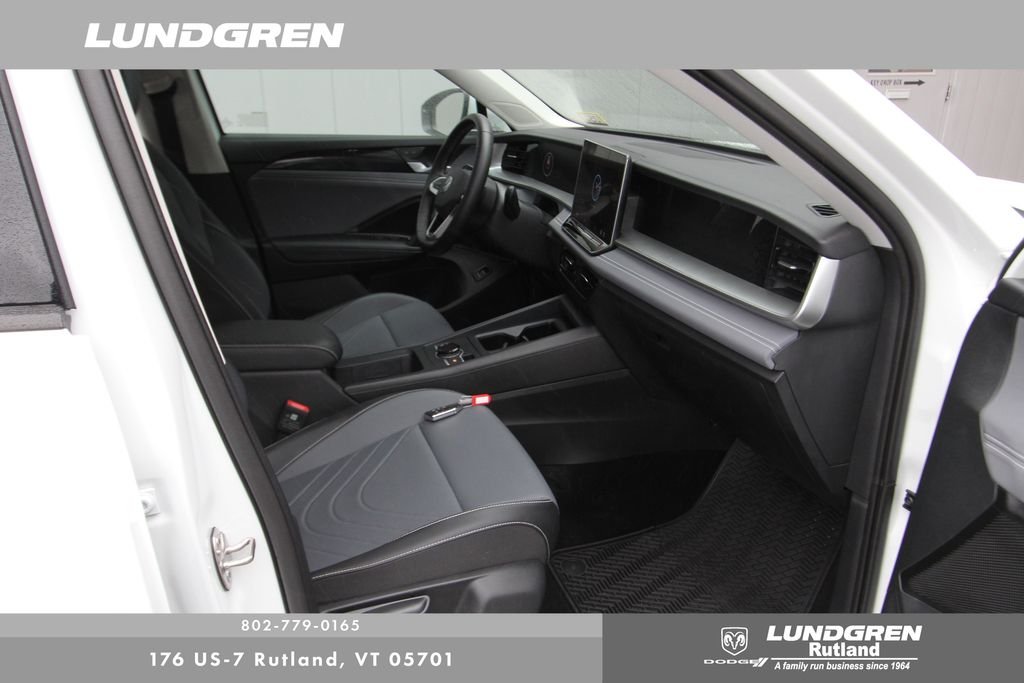 Used 2025 White Volkswagen 2.0T SE image 19