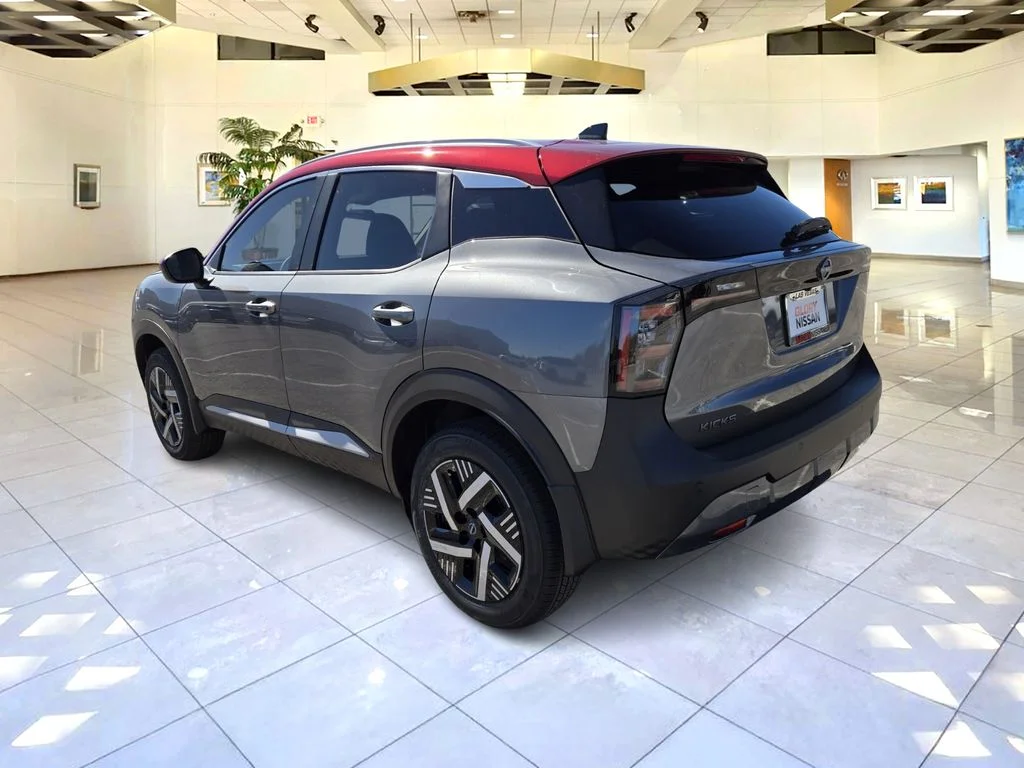 New 2026 Gun Metallic / Scarlet Ember Tintcoat Two-tone Nissan SV image 4