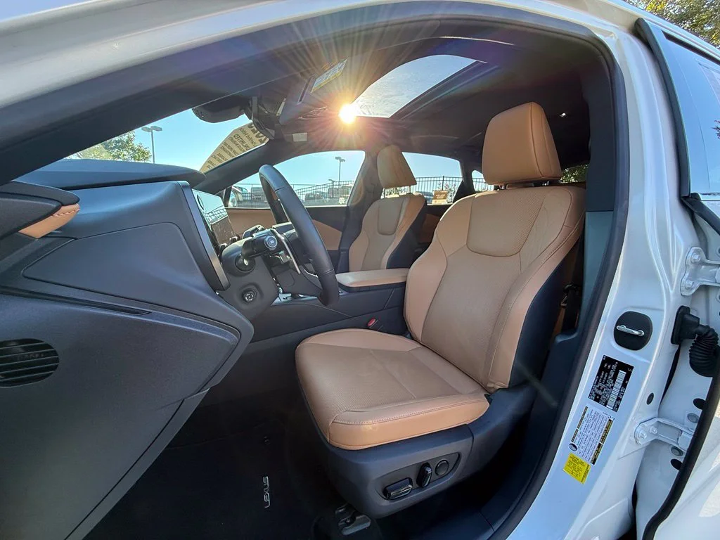 Used 2025 White Lexus 350 Premium image 19