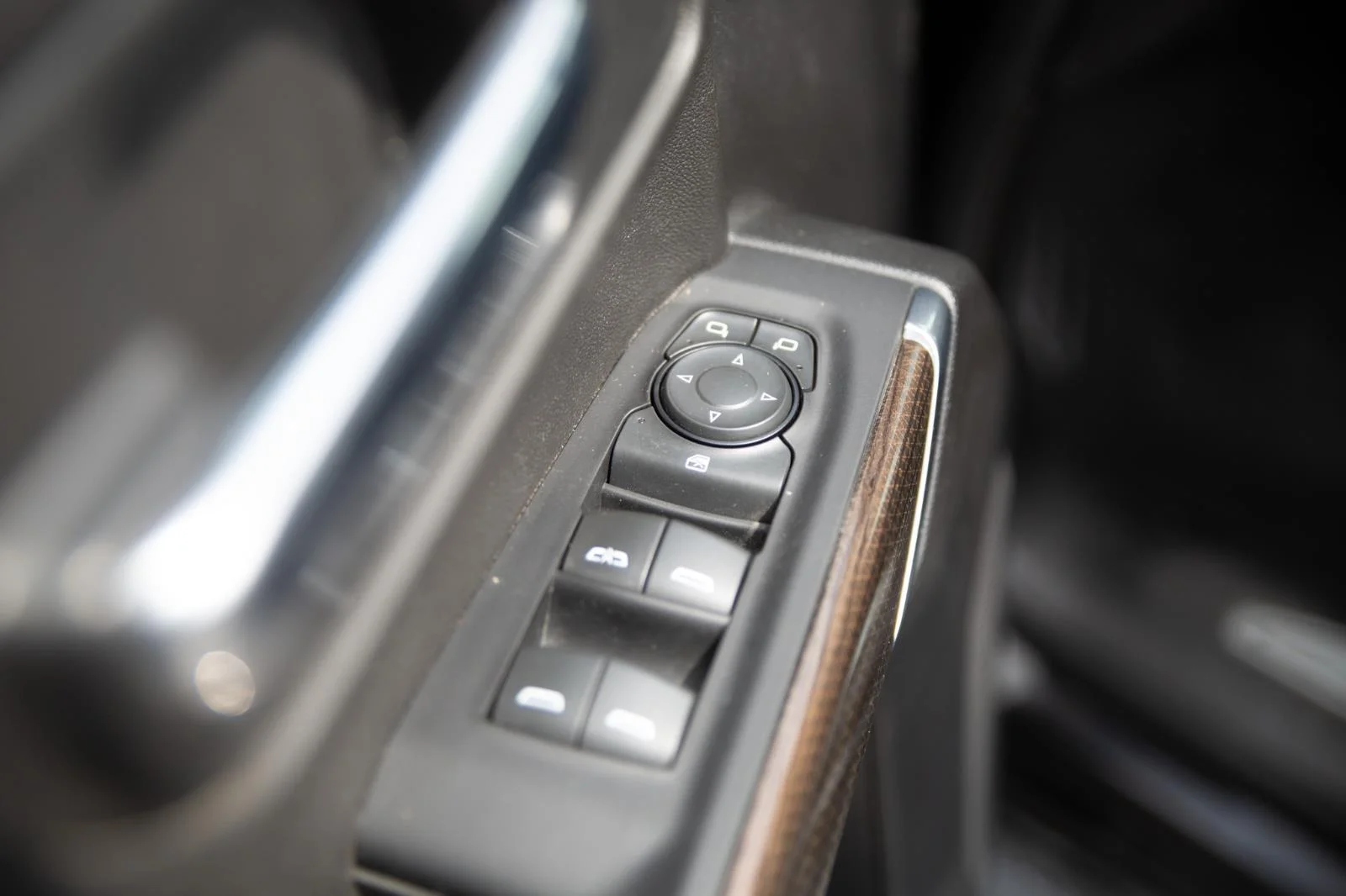 Used 2021 BLACK Chevrolet RST image 18