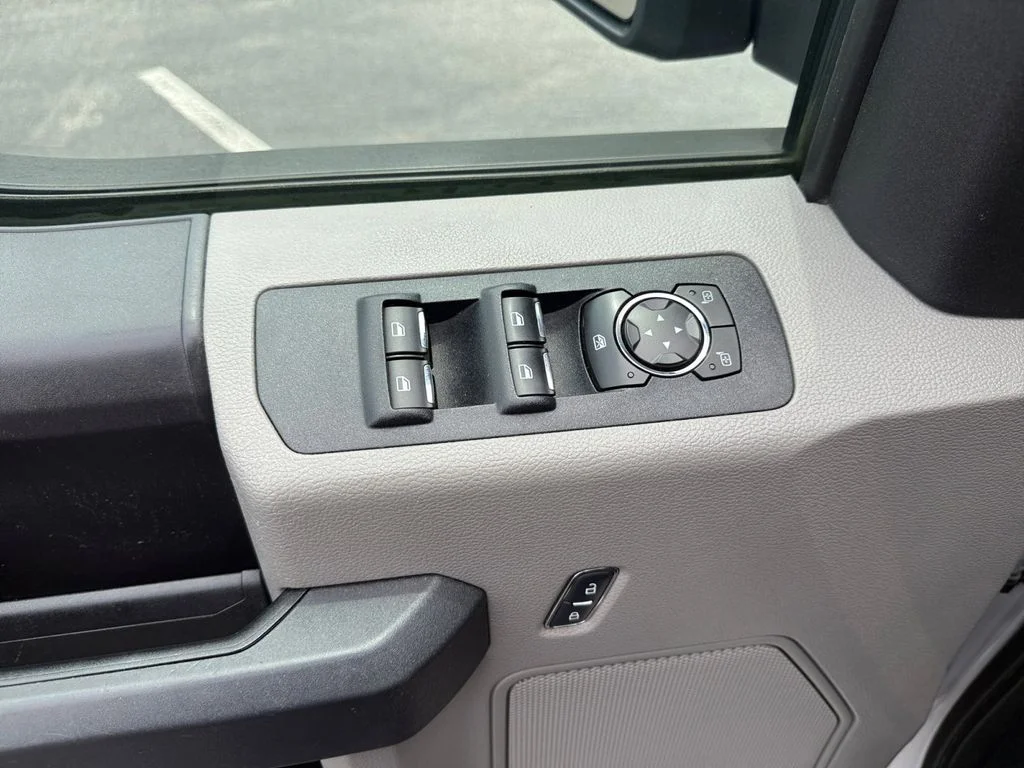 Used 2018 Silver Ford XL image 27