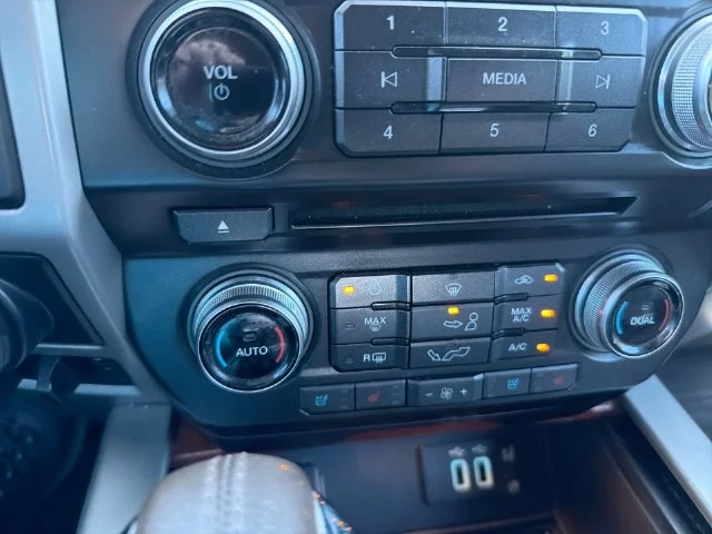 Used 2016  Ford King Ranch image 22