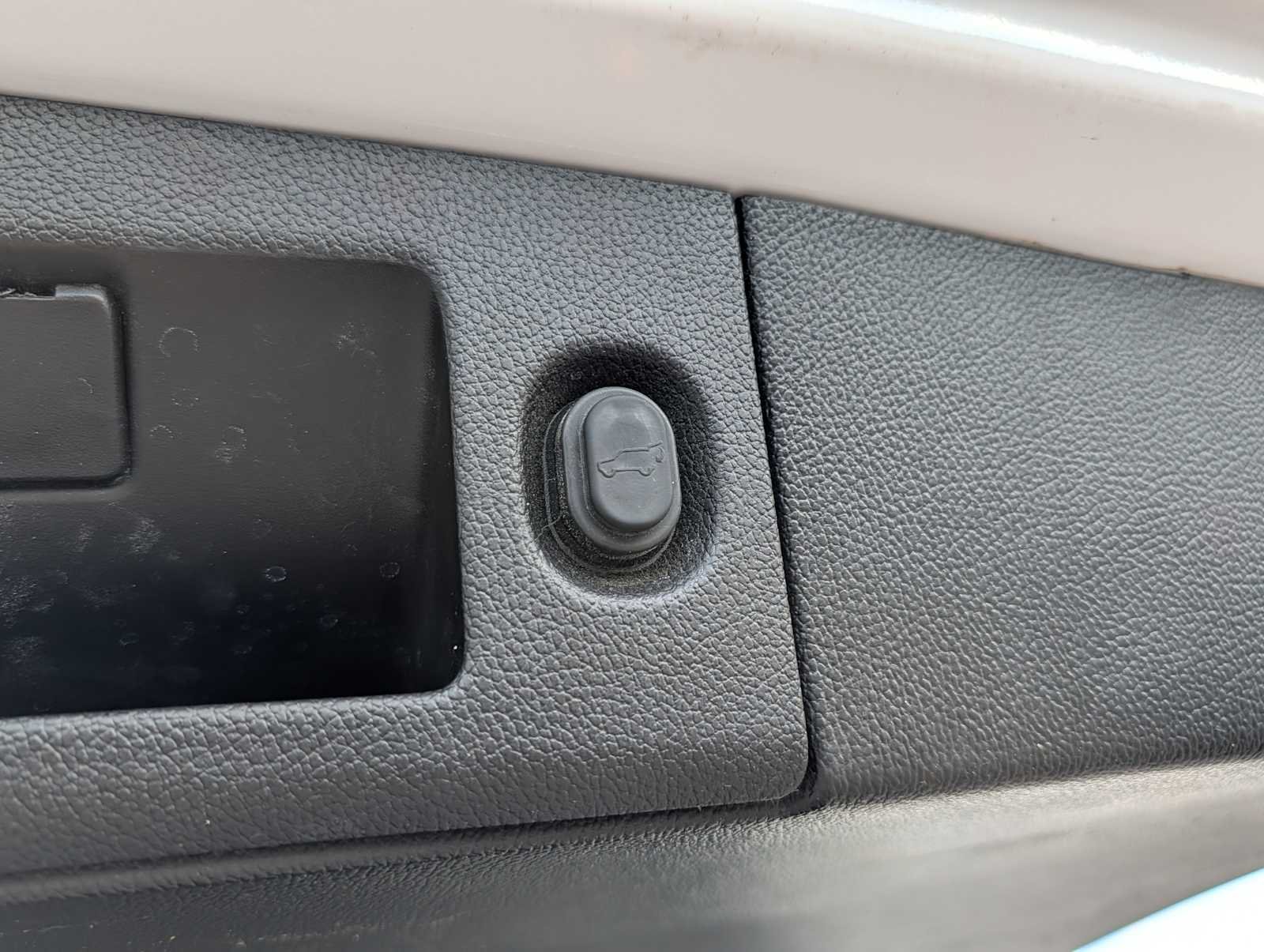 Used 2019 Summit White Chevrolet LT image 23