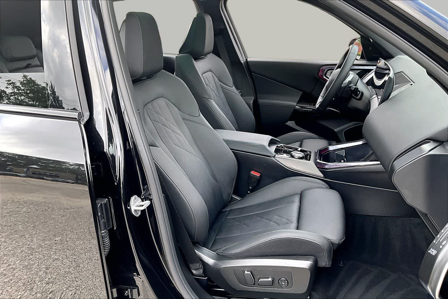 Used 2026 Black Sapphire Metallic BMW 30 xDrive image 8