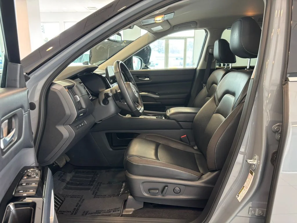 Used 2022 Gray Nissan SL image 13