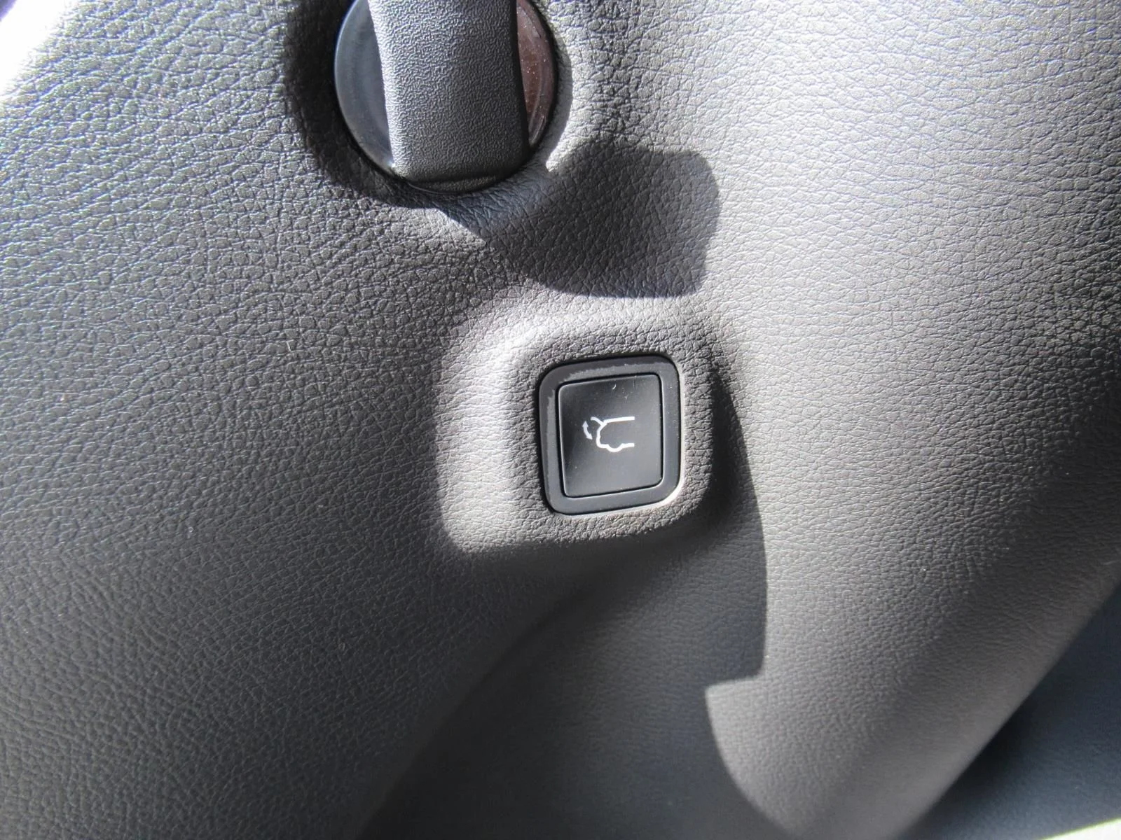New 2026 Bright White Clearcoat Jeep Latitude Altitude image 31