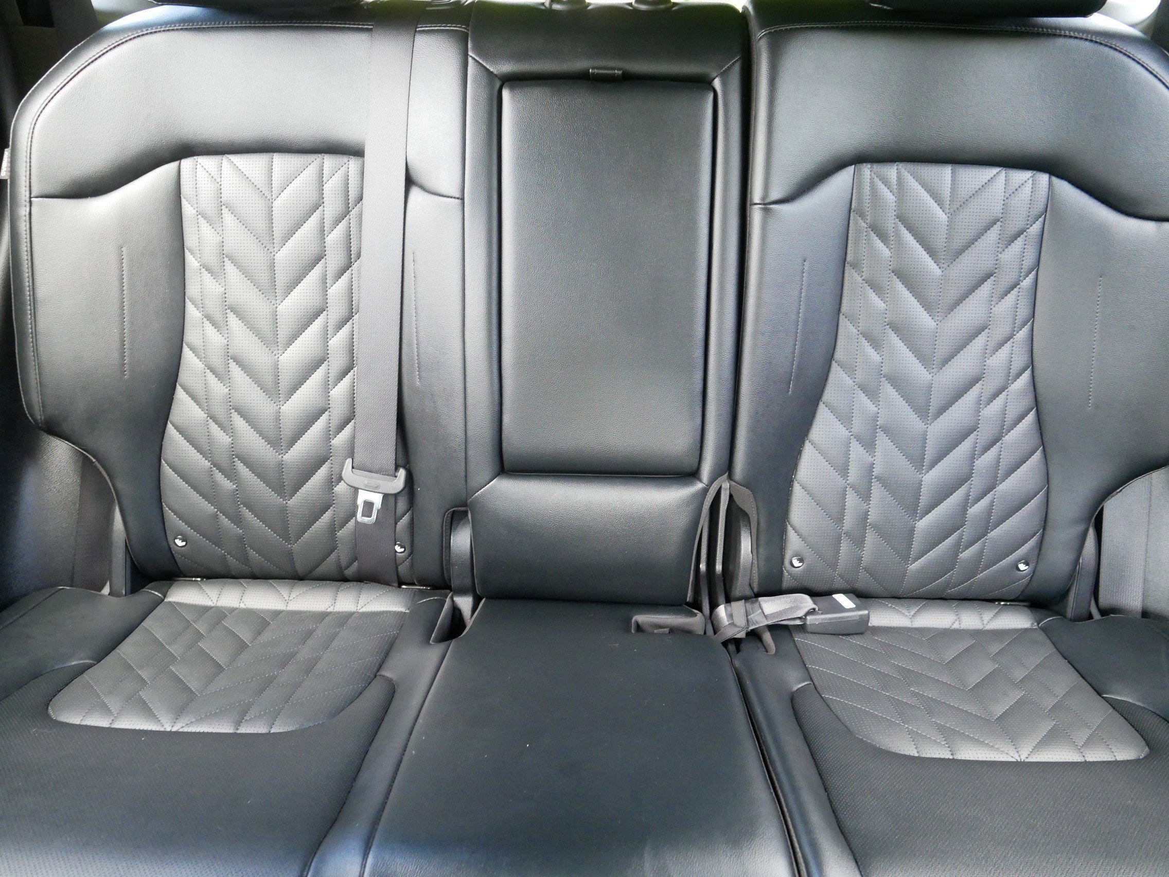 Certified Used 2024 Wolf Gray Kia X-Line image 13