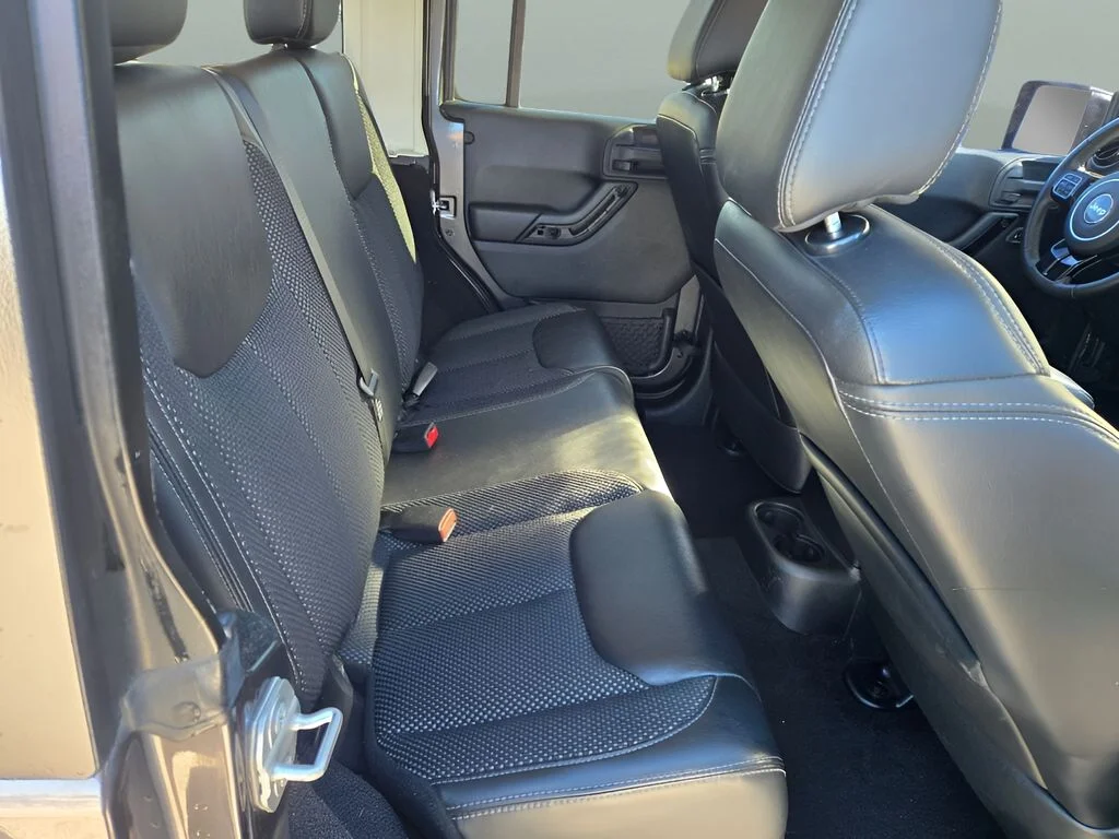 Used 2016 Gray Jeep Unlimited Sahara image 10
