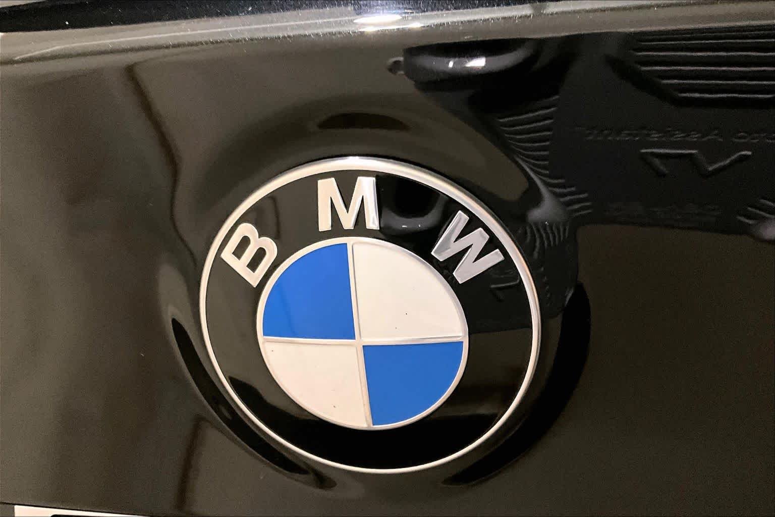 Used 2022 Black Sapphire Metallic BMW xDrive30i image 32