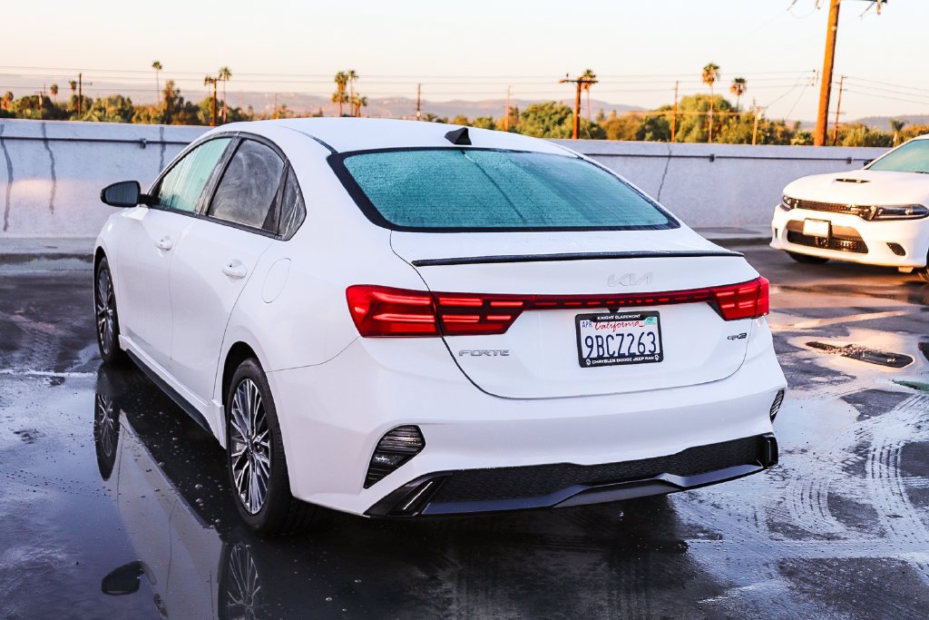 Used 2022 Snow White Pearl Kia GT-Line image 7