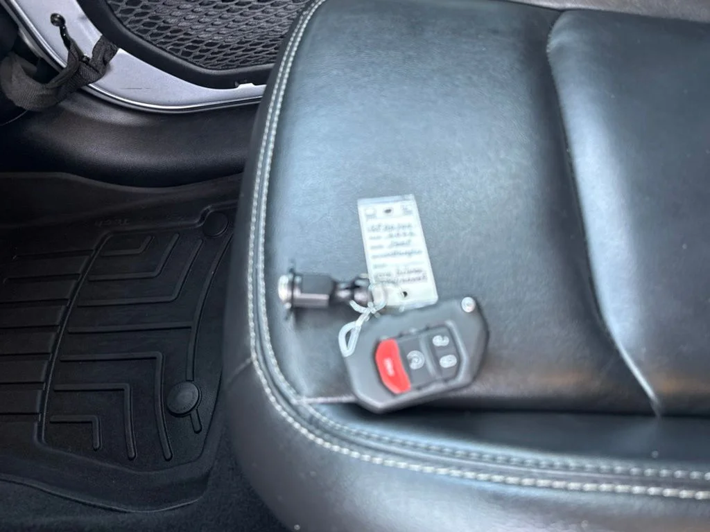 Used 2022 Silver Jeep Unlimited Sahara image 18